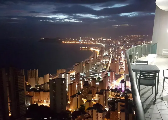 Deluxe Penthouse On The 42Nd Floor With Amazing Sea Views